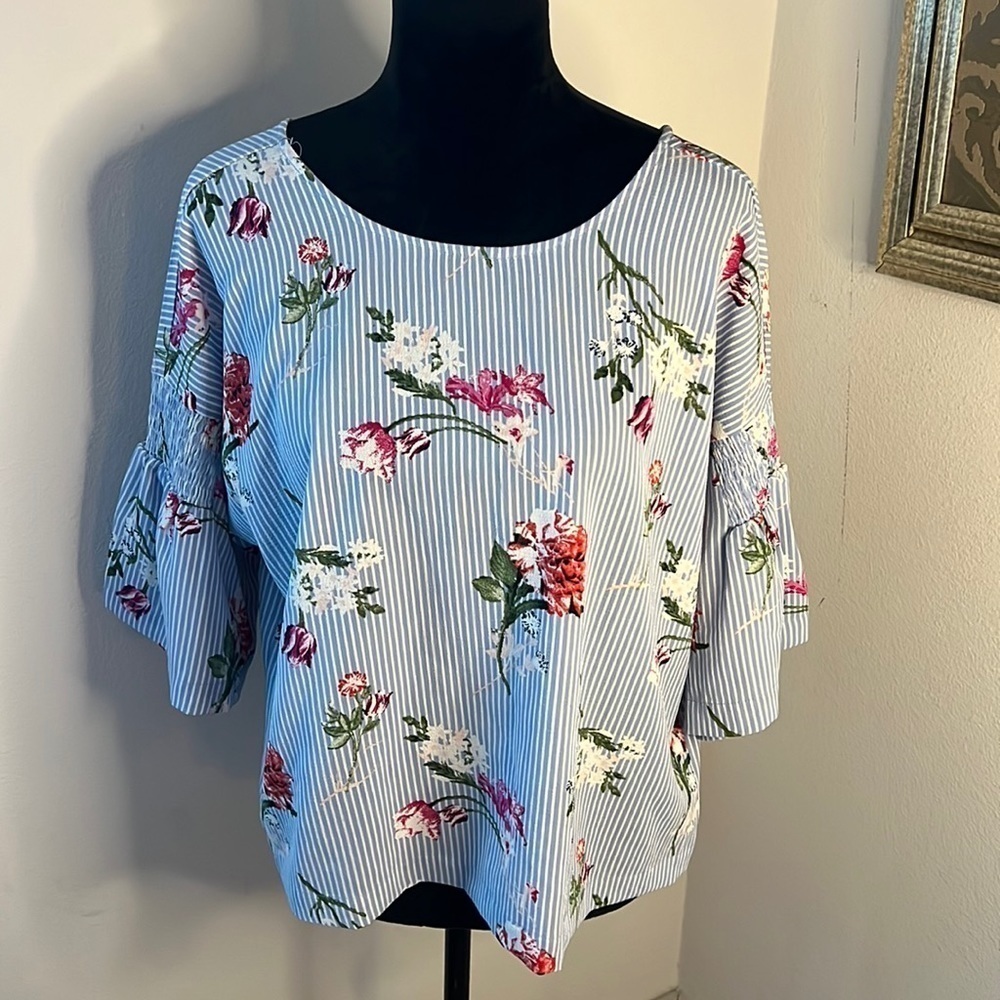Twine & String striped floral cropped smocked flutter sleeves Sz XL‎